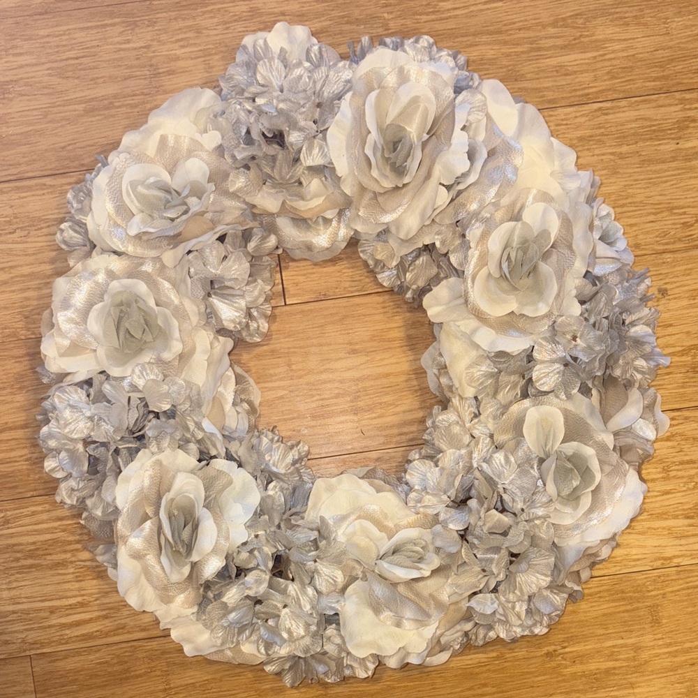 New Elegant Ivory/Cream Shimmer Floral Wreath Hydrangeas/Roses Wicker Back 22” W